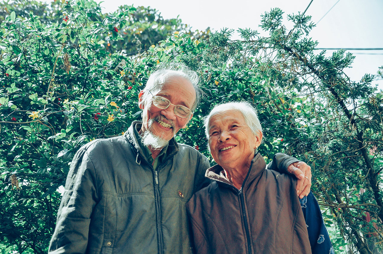 Header Image Happy Family. WHAT IS A LIVING TRUST?